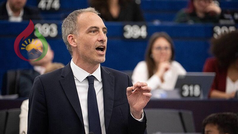Fransalı deputat Rafael Qlüksmanna hücum edilib